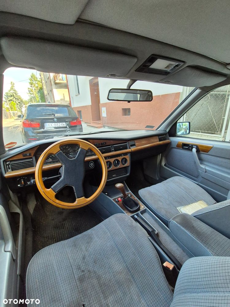 Mercedes-Benz W201 (190) - 25