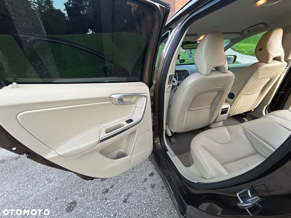 Volvo XC 60 D4 AWD Summum - 17