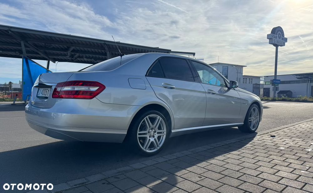 Mercedes-Benz E-Class 2011 photo 5