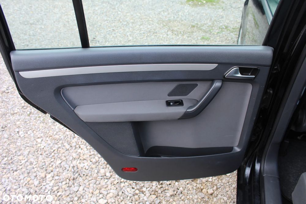 Volkswagen Touran 1.6 TDI DPF BlueMot Trendline - 18