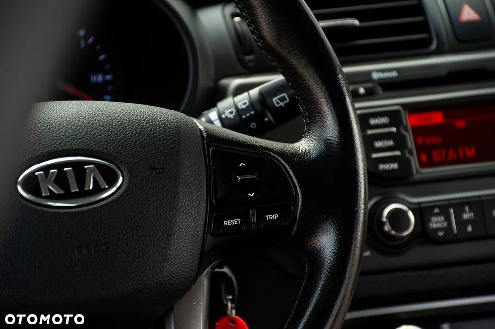 Kia Rio - 33