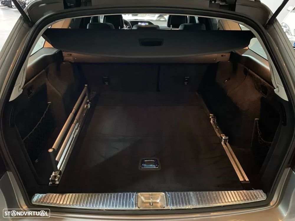 Mercedes-Benz E 300 Bluetec Hybrid Avantgarde - 19