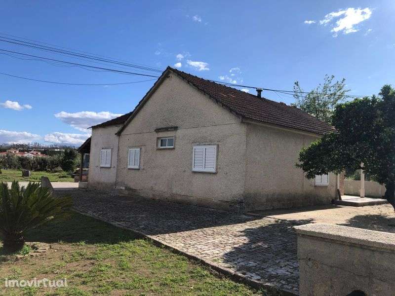 Vende-se Moradia em Caxarias - Grande imagem: 3/7