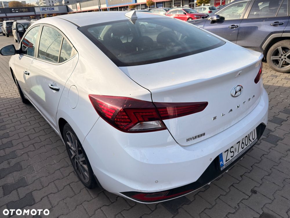 Hyundai Elantra - 10