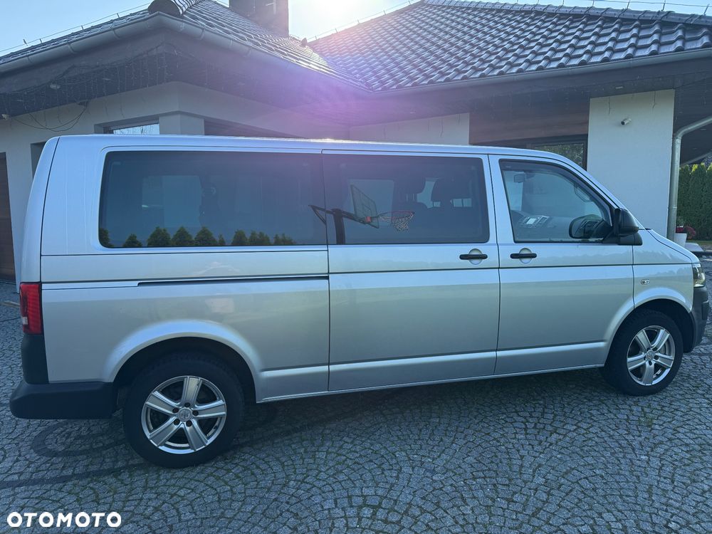 Volkswagen Caravelle - 9