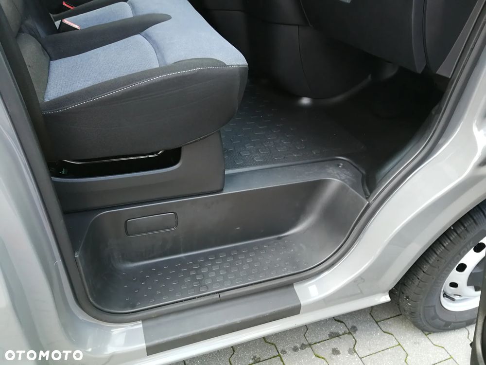 Opel Vivaro - 13