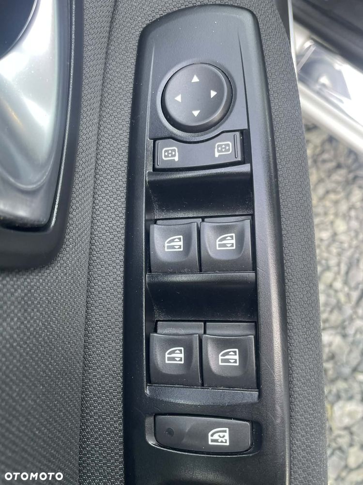 Renault Scenic 1.6 16V Infinity - 19