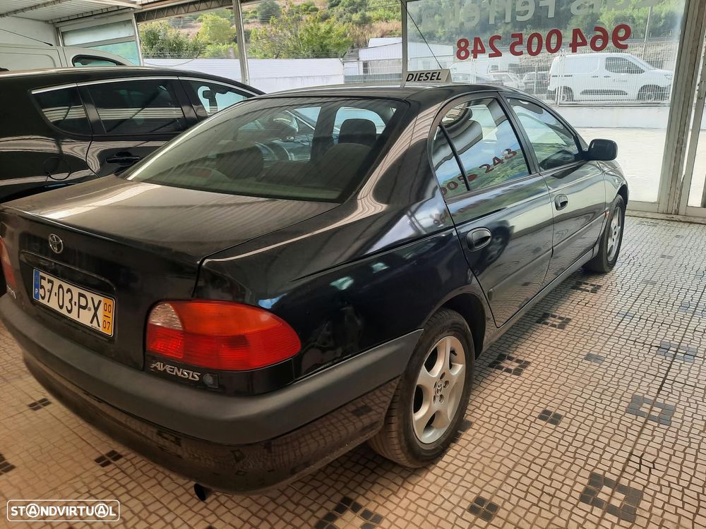 Toyota Avensis Sedan 1.6 Sol - 2