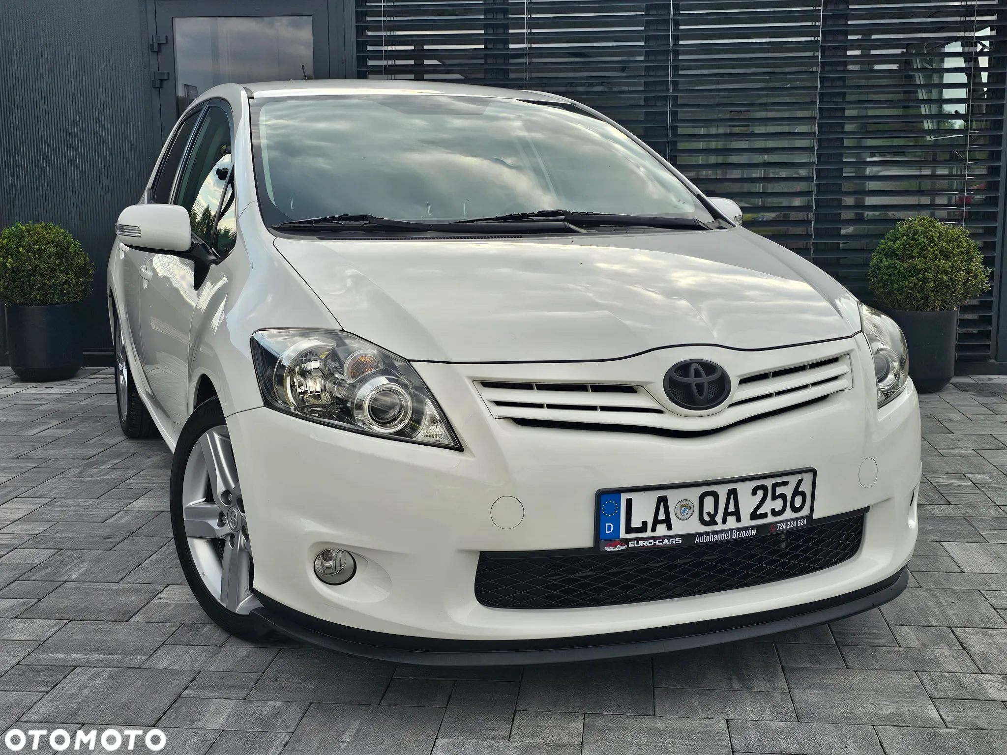 Toyota Auris 1.6 Premium - 2