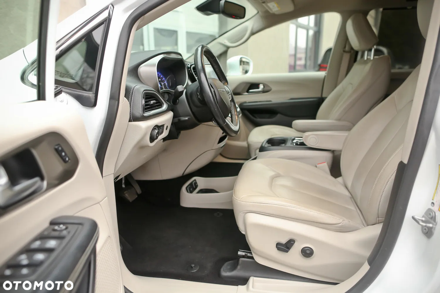 Chrysler Pacifica - 13