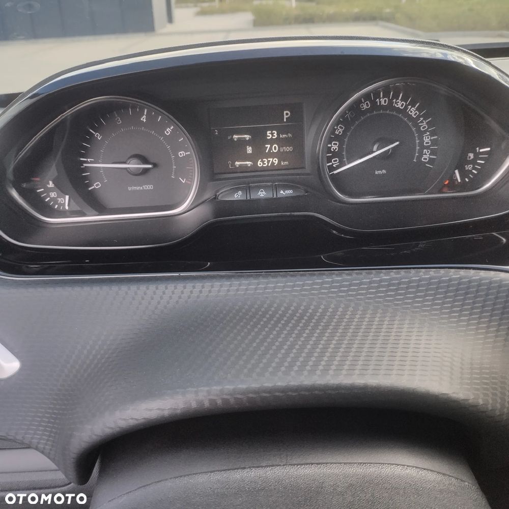Peugeot 2008 1.2 Pure Tech Allure S&S EAT6 - 26