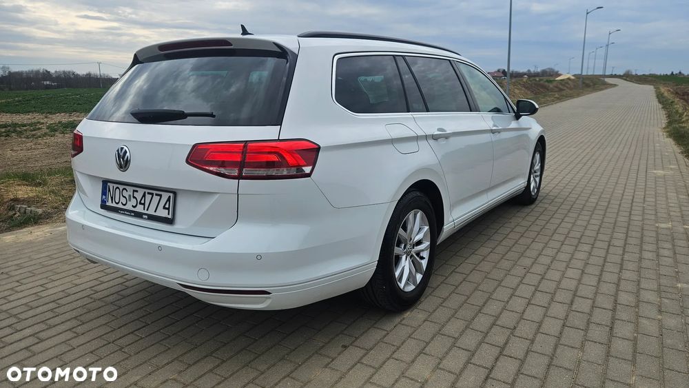 Volkswagen Passat - 4