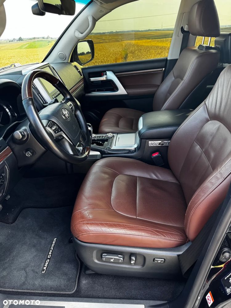 Toyota Land Cruiser - 7