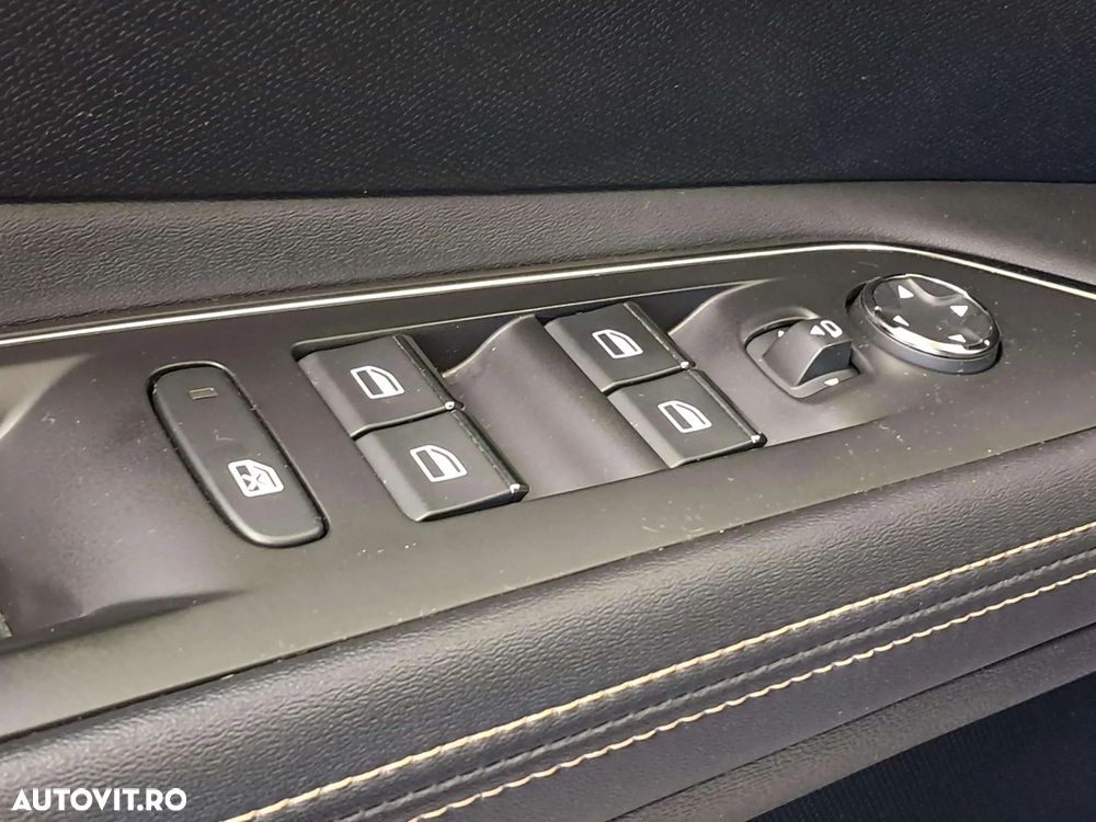 Peugeot 3008 1.2 PureTech 130 EAT8 GT - 19