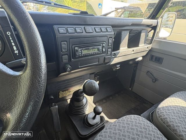 Land Rover Defender 90 2.5 TD5 Metal Top - 15