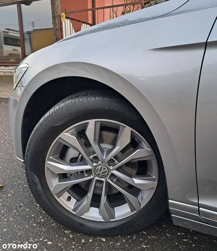 Volkswagen Passat Variant 2.0 TDI SCR DSG Highline - 32