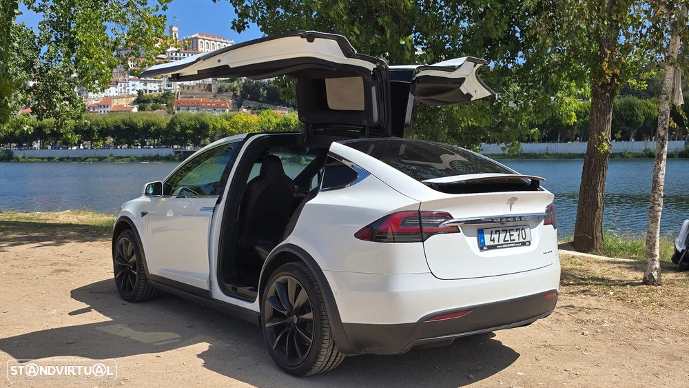 Tesla Model X - 1