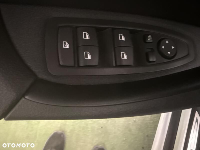 BMW X1 sDrive18i - 12