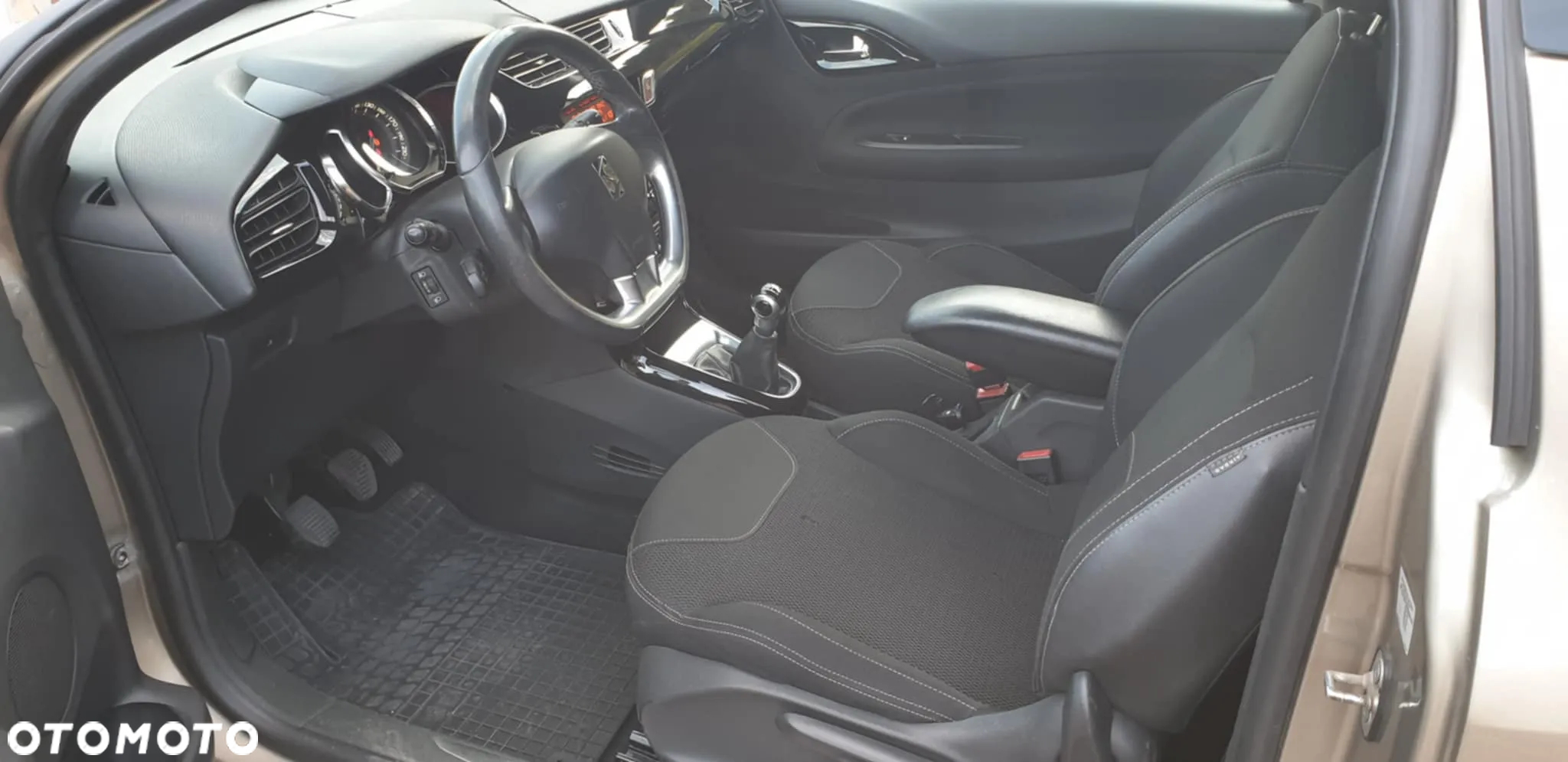 Citroën DS3 1.6 HDi SoChic - 8