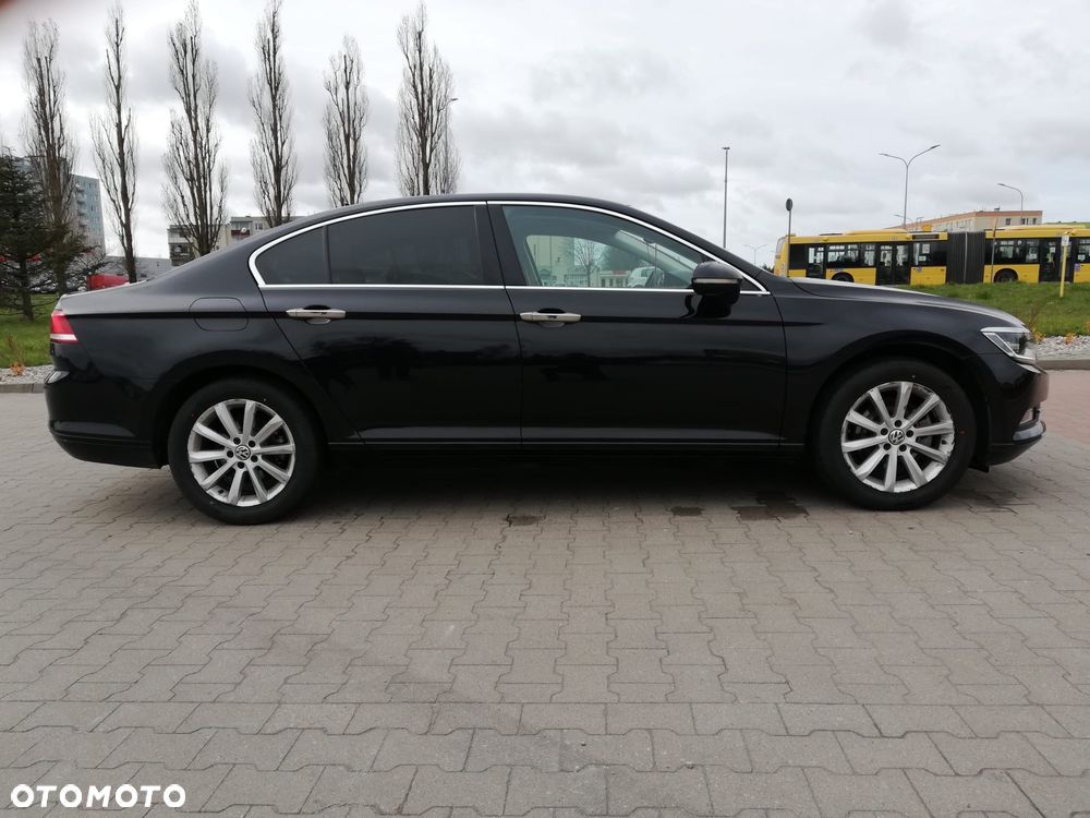 Volkswagen Passat - 1