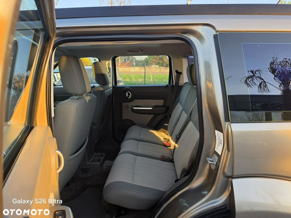Dodge Nitro - 27