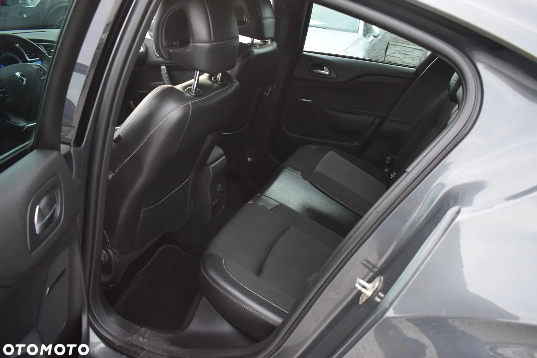 Citroën DS4 HDi 115 Chic - 8
