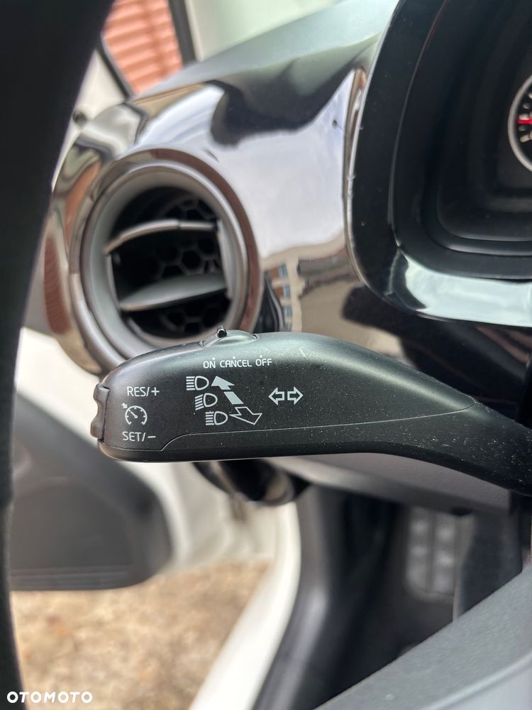 Volkswagen up! (BlueMotion Technology) move - 21