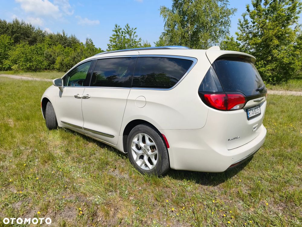 Chrysler Pacifica - 9