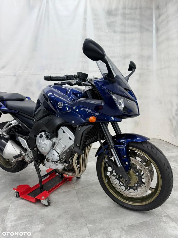 Yamaha FZ - 28