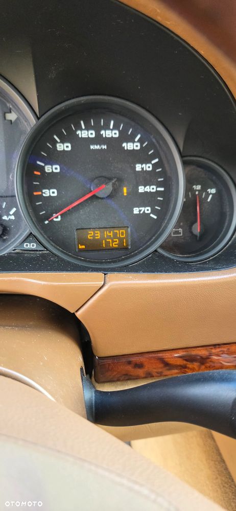 Porsche Cayenne - 7