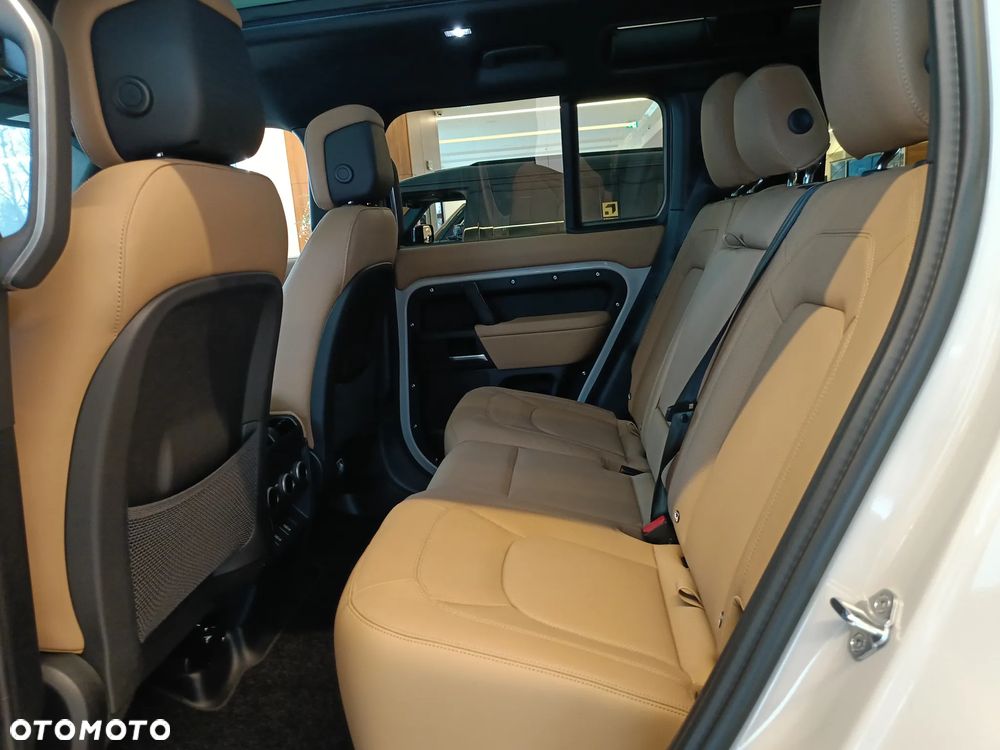 Land Rover Defender - 29
