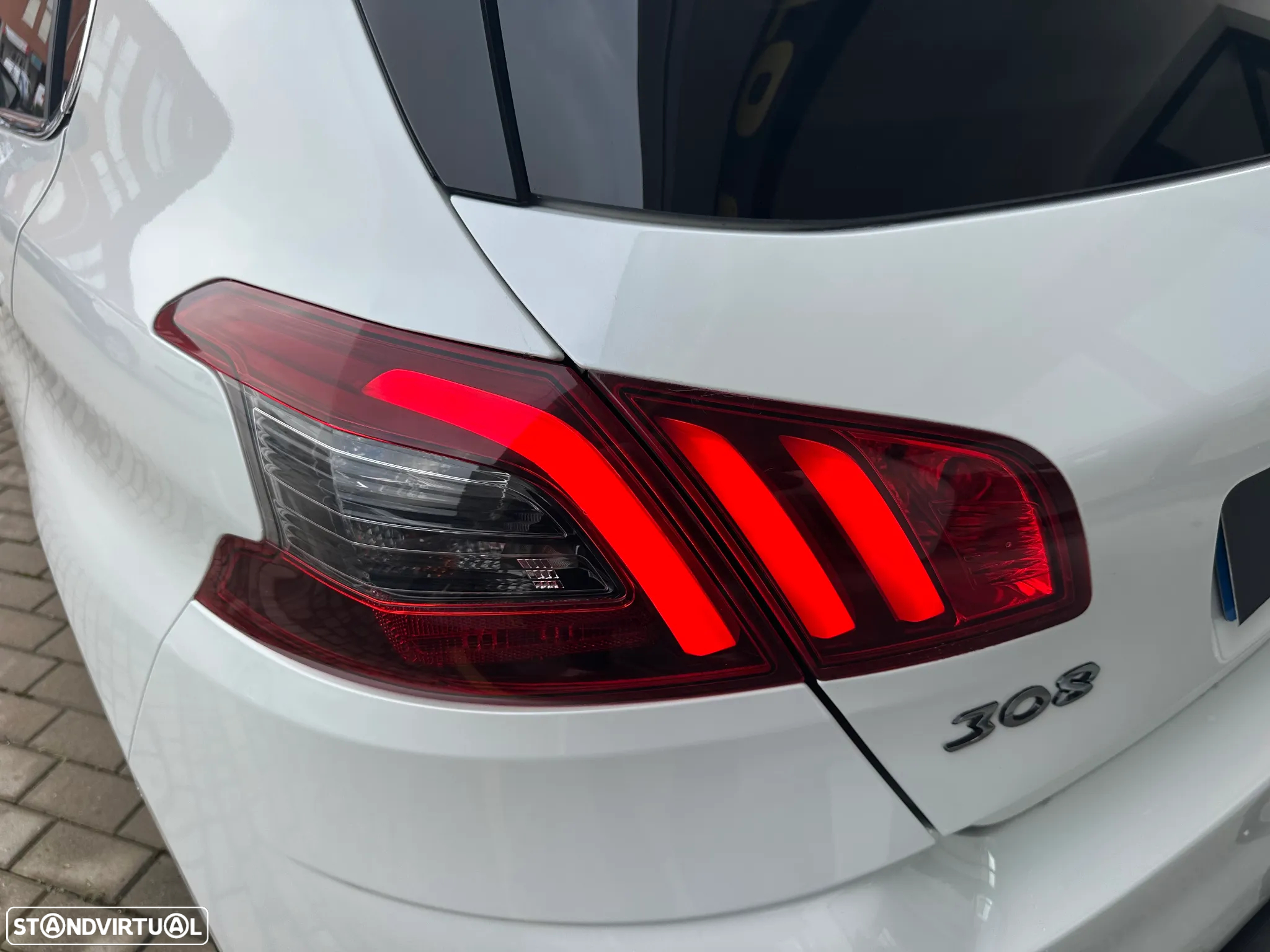 Peugeot 308 PureTech 130 EAT8 GT - 12