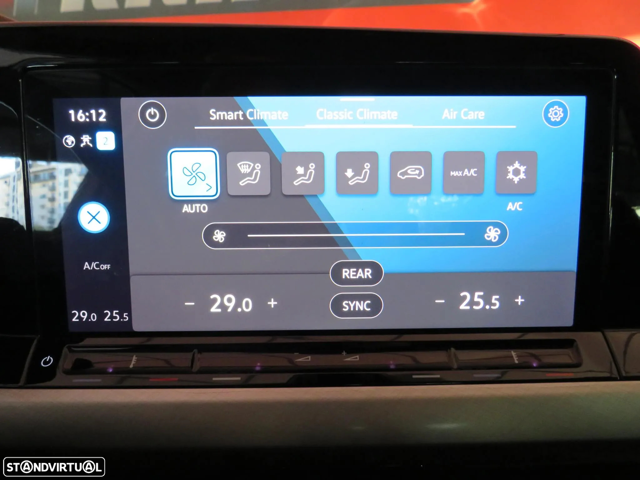 VW Golf 1.0 eTSI Life DSG - 36