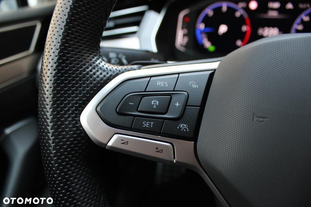 Volkswagen Passat - 14