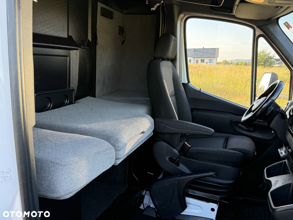 Mercedes-Benz Sprinter - 8