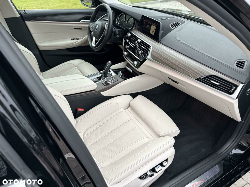BMW Seria 5 530i xDrive Luxury Line - 13