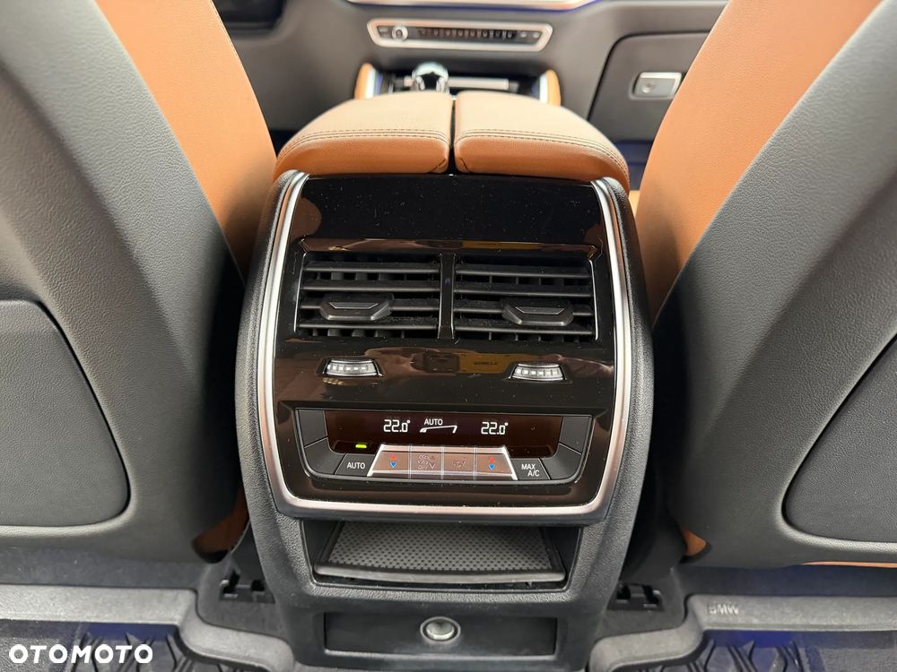 BMW X6 xDrive40i - 11