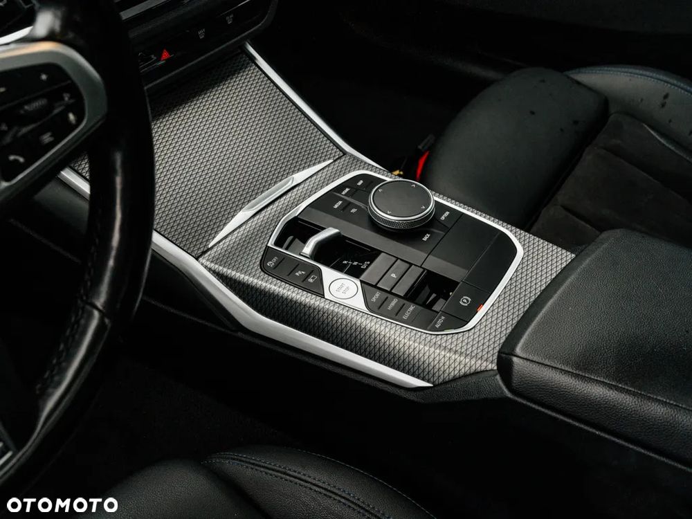 BMW Seria 3 330e xDrive - 13