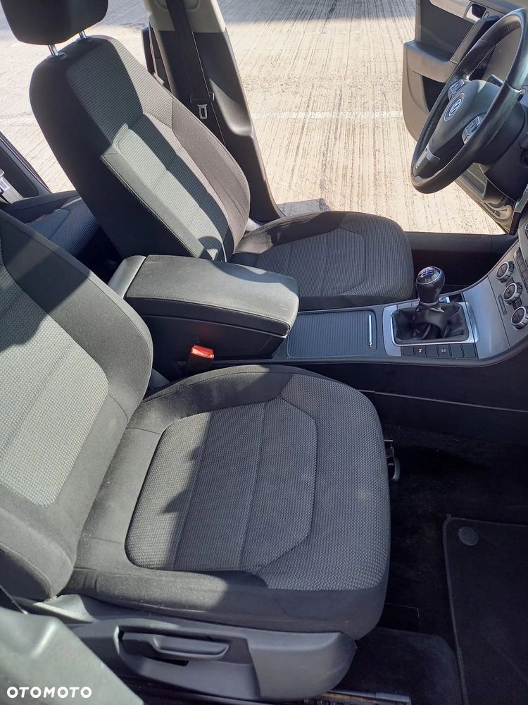 Volkswagen Passat 1.6 TDI Comfortline - 24