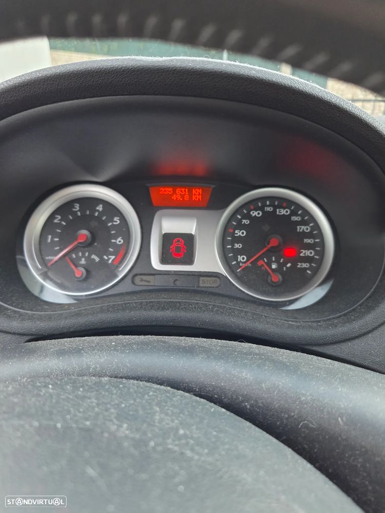 Renault Clio 1.2 16V Confort - 3