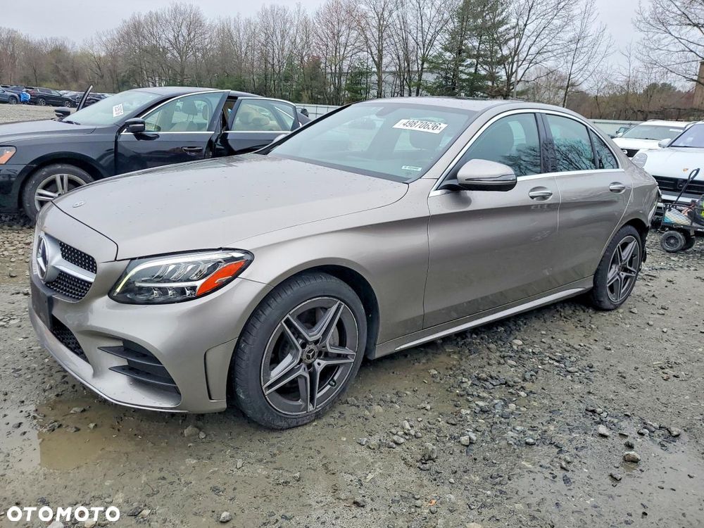 Mercedes-Benz Klasa C 300 4Matic 9G-TRONIC AMG Line - 3