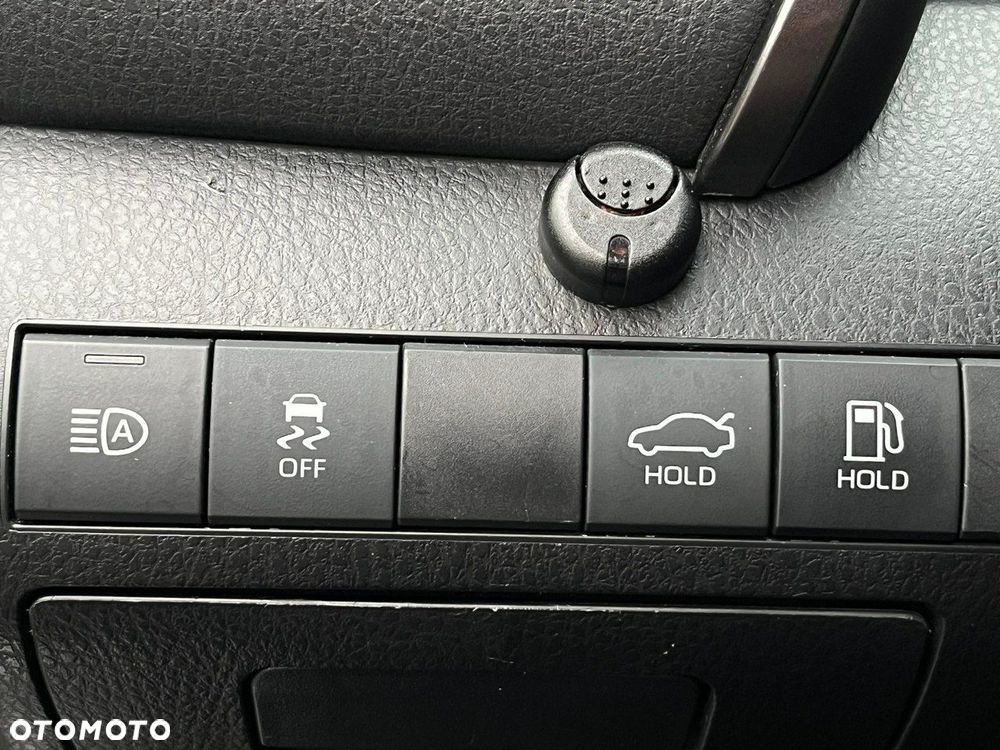 Toyota Camry - 25