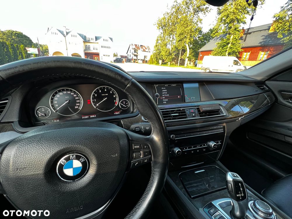 BMW Seria 7 740i - 14