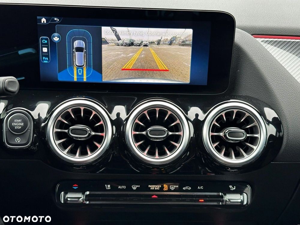 Mercedes-Benz GLA - 12