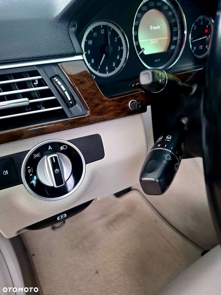 Mercedes-Benz Klasa E 220 CDI DPF BlueEFFICIENCY Elegance - 21