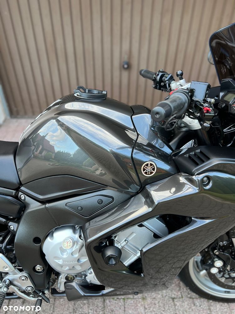 Yamaha FZ - 18