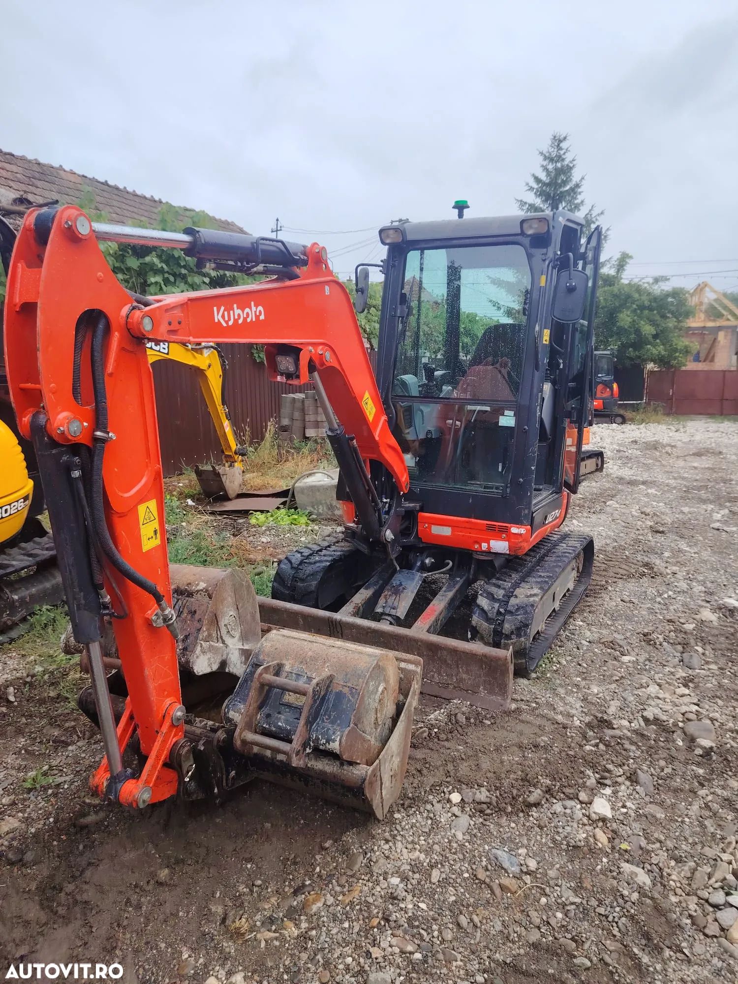 Kubota U27 - 1
