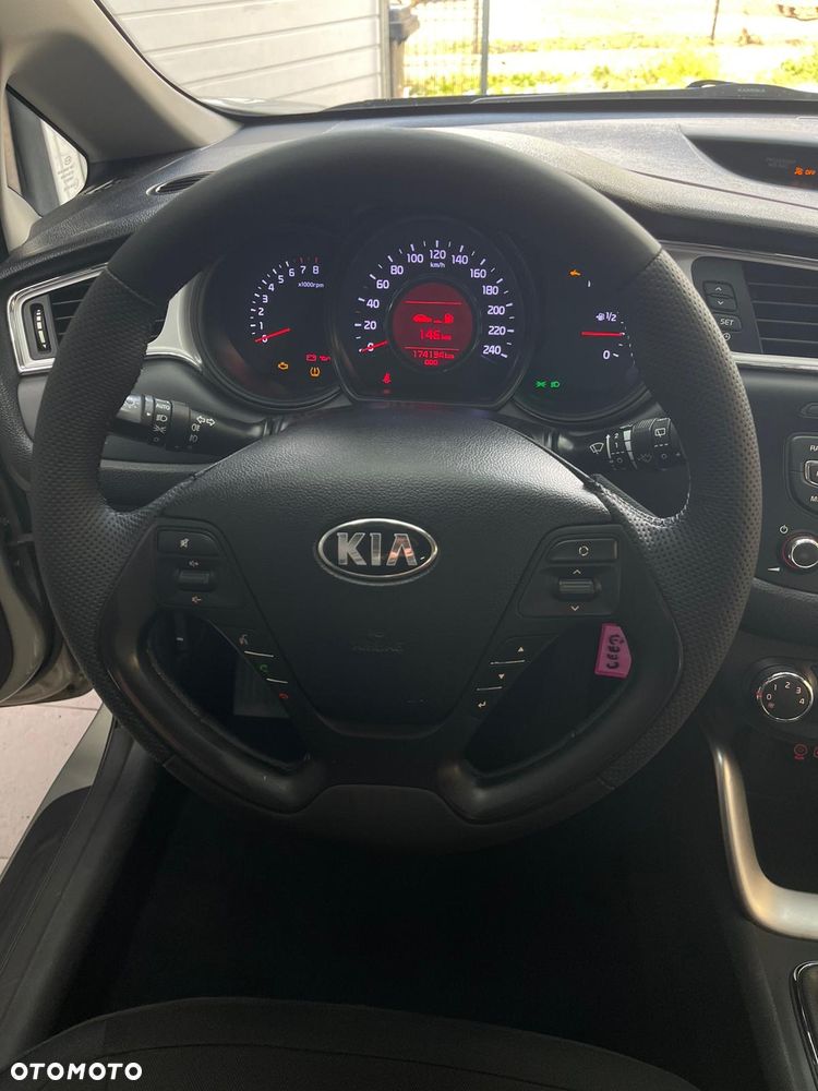 Kia Ceed 1.6 GDI ISG UEFA EURO 2016 - 28
