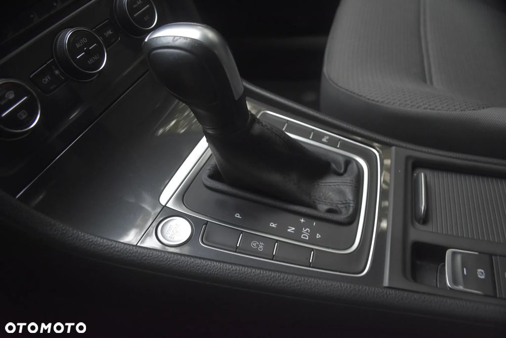 Volkswagen Golf - 17