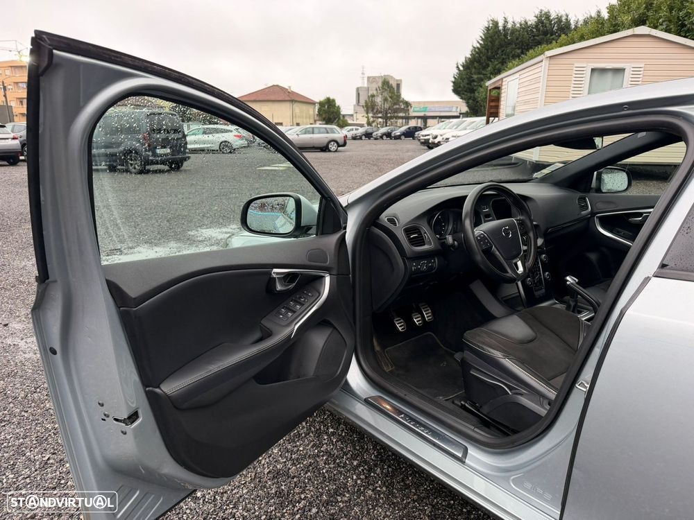 Volvo V40 2.0 D2 R-Design - 29